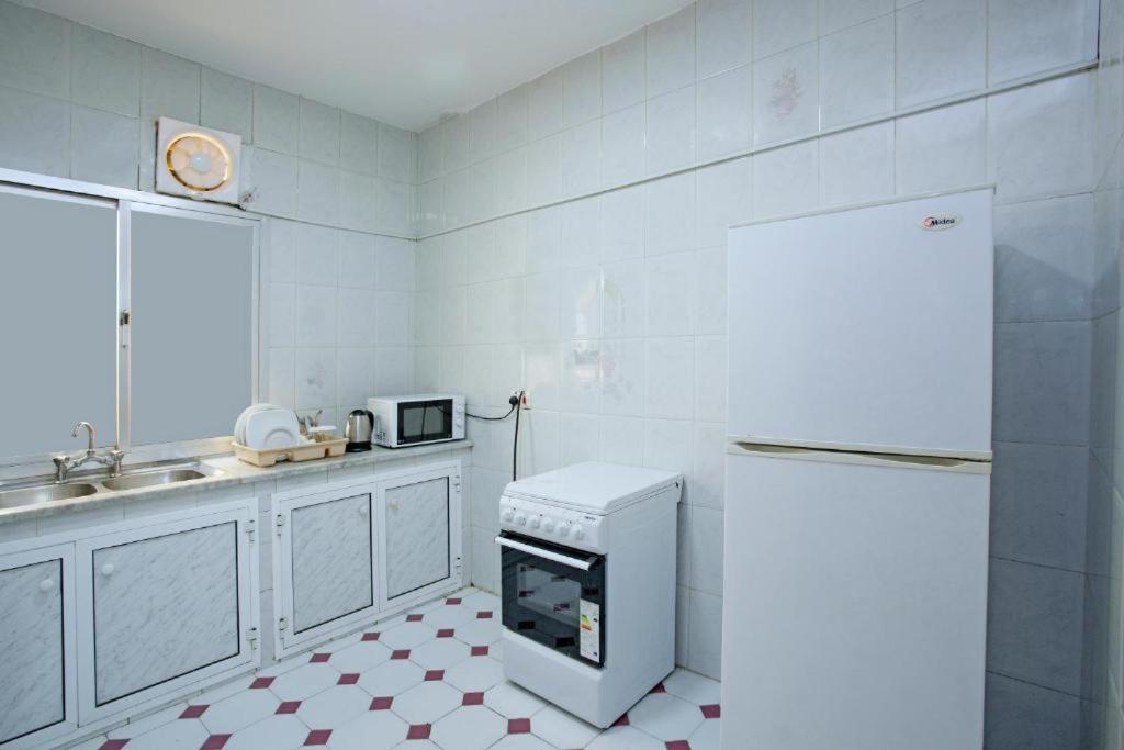 Nuzha Hotel Apartments Маскат Экстерьер фото
